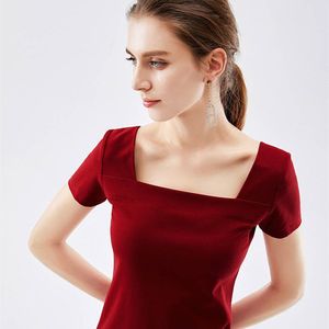 夏の綿の正方形のネックTシャツの女性短袖の服