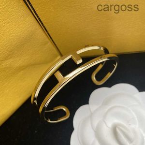 Womens Designer Open Armband Men Gold Bangle Circle Armband smycken Letter F Women Mens Retro 2206172d 3CWO