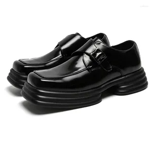 Casual Shoes Men Derby Basic Luksusowy luksusowy skóra High Street Wear Spring Mężczyzna dla dorosłych trampki Flats