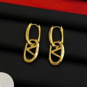 Cor do ouro de luxo designer parafuso prisioneiro aros oco v carta estilo simples brincos de noivado de bronze para mulheres senhora presentes