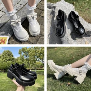 Kalvpatentläder slingback pumpar metall spänne-utmonterade sandaler kattunge häl slingbacks kvinnors lyxdesigner pekade tå kvällsfest skor gai