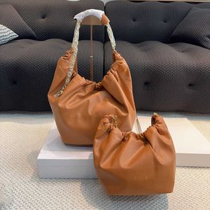 Kedjans topphandtag på tygväska designer väskor för kvinnor pressa hobo väska högkvalitativ lyxhandväskor lady elegant axelväska 240327