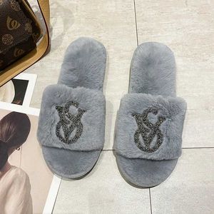 Slippers Slippers 2023 Slide Womens House Warm Winter Crystal Fur Home Shoes Leisure Plush Comfortable H2403262G35