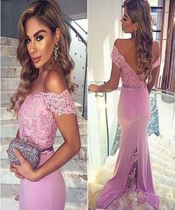 2016 Light Purple Off Shoulder Bridesmaid Dresses for Wedding Lace Beaded Mermaid Formella festklänningar med Buttons Maid of Honor DR2726469