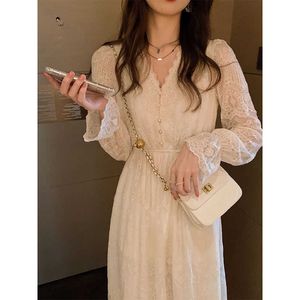 Early Spring New High-end Temperament Goddess Style Clothes French Hepburn Long Skirt White Lace Sleeve Dress