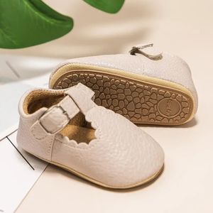 Kidsun Born Baby Shoes Stripe Pu Leather Boy Girl Toddler Rubber Sole Antislip First Walkers Spädbarn Mockasins 240313