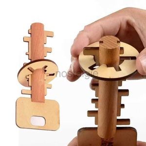 Intelligens Toys Intelligent Unlock Toy Wood Kong Ming Lock Brain Teaser Puzzle Key IQ Thinking Test Montessori Kids Adult Decompression Games 24327