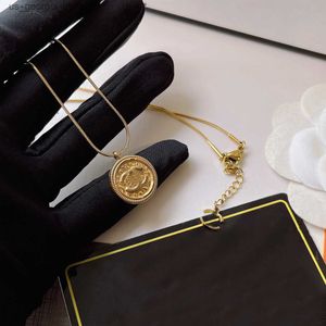 Pendant Necklaces Never Fading Luxury Brand Designer Pendants Necklaces Simple Gold Plated Stainless Steel Round Double Letter Choker Pendant Necklace Chain Jewe