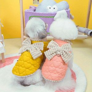 1 cappotto caldo carino, giacca decorativa con fiocco in peluche, vestiti per animali domestici per abbigliamento per cani quando fa freddo