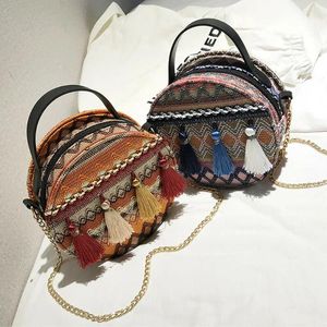 Omuz çantaları 2024 vintage yuvarlak püskül yaz tarzı kadın çanta bohem rattan crossbody el yapımı dokuma plaj dairesel