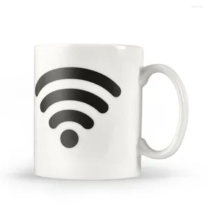 マグカップホワイトスポットマジックwifi色のコーヒーマグセラミックハンドグリップティーカップ