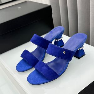 Camurça Designer Womens Mules Quadrado Salto Alto Pérola Sandálias Banda Estreita Chinelos de Pele de Carneiro Deslizamento em Ráfia Dupla Banda Sandálias Preto Vestido de Verão Sapatos