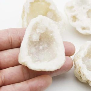 Kolye Kolyeleri Doğal Beyaz Kristal Mağara Hazine Havzası Tam İçi Boş Acate Ham Taş Dekoratif Küçük Süsler Mineral Örnek