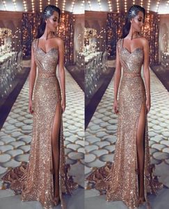 2020 Sexig Sparkly Rose Gold Sequined Prom -klänningar En axelmantel sida delad sveptåg plus storlek formella aftonklänningar pagean6146603