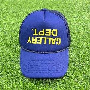 Luksusowy projektantka Kobiet Haftowane czapki baseballowe Kobieta Summer Sun Ochrony Sun Hat Casquette Womens V-2