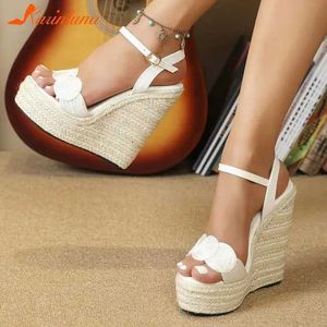 Tallgarna tofflor Sexig klubb drottning Lady Sandals plus storlek 2023 Summer Wedge IG Eeled tofflan Straw Boom Simply Causal Plaorm Soes H240326O2FI