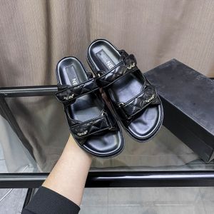 Tasarımcı Kadın Terlik Düz Sandalet Terlik Kadınlar Fabrikası Lüks Sandalet Flip-Two Two Two Farklı Dönen Sandalet Deri Yaz Terlikleri