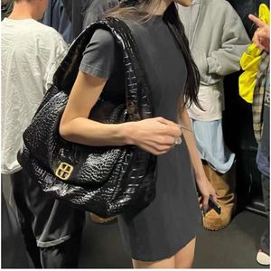 Shoulder Bag Brand Discount Women's New Fashion Versatile One Folded Underarm Bag Large Capacity Womens Trendy