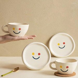 Tazze in stile giapponese sorriso creativo caffè con piattino simpatico cartone animato colazione tazza di latte ragazze semplici tazze d'acqua in ceramica