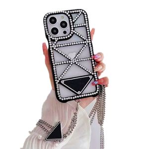 Designer di custodie per telefoni di lusso con diamanti e glitter per iPhone 15 Pro Max 14 Pro Max 13 12 11 ProMax 14 Plus Custodia con strass bling a tracolla che scava fuori catene di copertura mobile