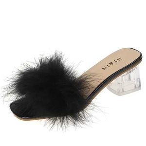 Pantofole Pantofole 2023 Fluffy Peep Toe Sexy ig anguille Donna Soes Fur Feater Lady Fasion Wedding Slip-On Sandali quadrati rosa H2403263LEN