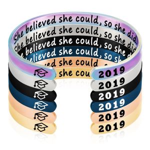 Bracciale Lei Credeva Cod Così Ha Fatto Bracciale Aperto Per Donna Uomo Lettera Bachelor Cap Acciaio Inossidabile Inspirational Bangle Gioielli Drop Delive Dhz8V