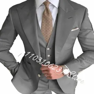 결혼식 최신 디자인을위한 새로운 도착 회색 남성 정장 신랑 턱시도 피크 라펠 슈트 남자 신랑들 최고의 남자 블레이저 의상 homme k93i#