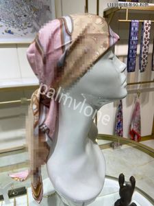 90New Luxury Silk Scarf High Quality Scarf Head Scarf Designer Pannband Sjal Karaktär Letter Hänglås och kedjemönster Neckor Designer Kvinnor Lättvikt