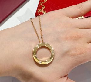 Designer män kvinnor älskar hänge halsband modecirkel halsband diamant för gåva smycken