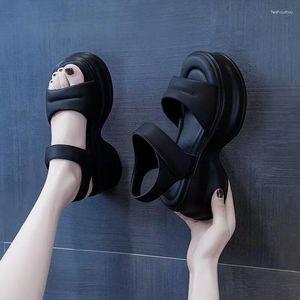 S Sandals Platform for Women Summer Fashion غير الرسمية ذات الأحذية الشاطئية الوحيدة الوحيدة.