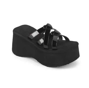 Tofflor tofflor soes woman sommar gotisk stil vampyr cosplay plaorm kilar fasion kvinnor beac öppna tå sandaler stor storlek h240326zt59