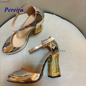 Sandals Gold patent leather Fretwork foot pump 2022 latest designer buckle strap high heels circular foot crystal pump womens shoesL2403