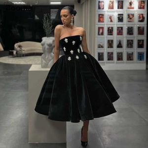 Urban Sexy Dresses Booma Black Velvet Midi Prom 2022 Trägerlose Kristalle Plissee Velours Formelle Party Teelange A-Linie Abendkleider yq240327