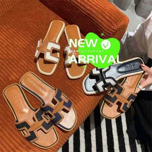 Leather Sandals Oran Women's Slippers 2024 Color Matching Women Wear 2022 New Flat Bottomed and Beach Shoes in One Line Surface