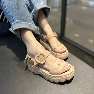 S Sandals Brazil Women's Pine Cake Shoes Ins Shicay Roman Roman Hollow Heart Button Ladies Summer Beach Jelly Female Sandal Women 'في Ladie