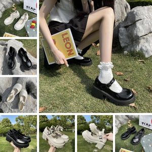 Paris Bayan Sandalet Slingbacks Sandalet Tasarımcıları Bale Daireler Elbise Ayakkabı Düğün Ayakkabıları Bahar Yaz Sıkıcı Somunlar Balerin Sandalet Kadın Yüksek Topuk Gai