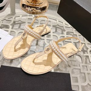 Sandali di design con perle di lusso Sandali da donna in pelle di pecora trapuntata in rattan Pantofola con tacco piatto Infradito classici Trama trapuntata Sandali con regolazione della caviglia matelasse