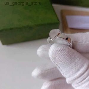 Bandringar avancerad kvalitet 925 Silver Designer Love Heart Ring for Mens Womens Snake Band Rings Couples Wedding Rings Men Women Designers Bague G2684 Y240328
