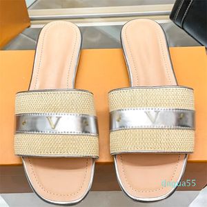 Terlik Tasarımcı Kadınlar Erken Baharda Klasik Klasik Siyah Deri Flip Flops Kadın Terlik Konforlu Yumuşak Slingback Kauçuk Düz Dış Tablo