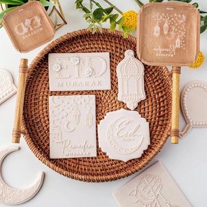 ベーキング型Eid Mubarak Cookie Cutters and Stamps Ramadan Biscuit Mold3D Moon Fondantエンボス金型ケーキデコレーションツール