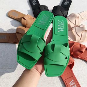 Chinelos chinelos verão slide feminino pvc plana soes dedo do pé quadrado cor sólida ao ar livre praia moda e lazer 2023 novas pantuflas não impressas bom produto h2403260qlu