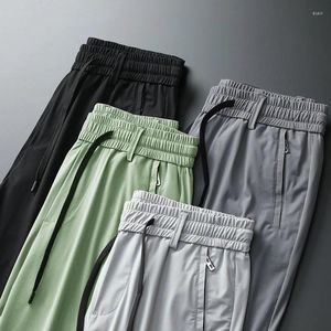 Pantaloni da uomo 2024 pantaloni estivi in seta di ghiaccio verde sottile casual vestibilità dritta elasticizzati pantaloni streetwear alla moda freschi e traspiranti ad asciugatura rapida