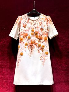 2024 Весеннее оранжевое платье с цветочным принтом и бисером, с коротким рукавом и круглым вырезом со стразами, повседневные платья длиной до колена X4M2612306