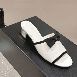 24SS Womens slip på tofflor Designer Cowhide Chunky Low Heels Sanals Tweed Slides With Bowknot Mulessummers Beach Sho