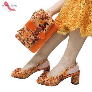 Sapatos de vestido Laranja Chegadas 2024 Verão de Alta Qualidade Design Flor Pu Couro Mulheres Italianas e Bolsa Set para