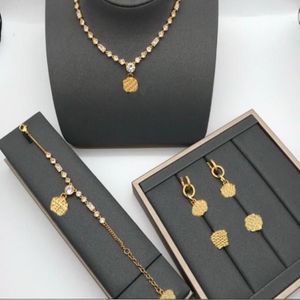 Super Brass Micro Inlays Crystal Choker Necklaces Bracelet Earring with Medusa Portrait Pattern Pendant Banshee 18K Gold plated Wo318c