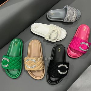 Kvinnor Flat Heeled Designer Sandaler med tofflor quiltade Cross Upper Sliding Cover Loafers Beach Outdoor Sandals Fashion Shoes