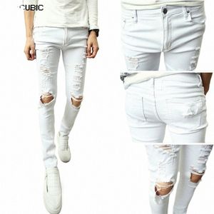 2021 Ny Autumn Wed Knee Scratched Hole Jeans för män Black Casual Slim Fit Ripped Jeans Men Pencil Pants Size M-XXL W0RC#