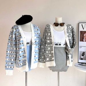 Sweaters Tasarımcı Kadın Kazak Miui Mektup Örme Haldigan Tatlı Kore Edition Üstte Çizgili Ceket Modeli Sweater