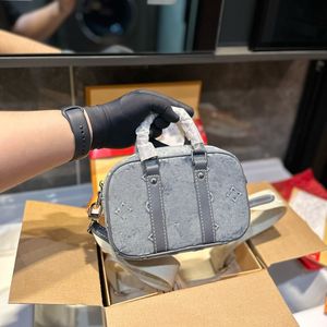 24SS Women's Luxury Designer Spring/Summer Limited Edition Keepall Vintage Denim Travel Bag Women's Handbag Shoulder Bag Crossbody Bag Original Logo Hardware 25CM